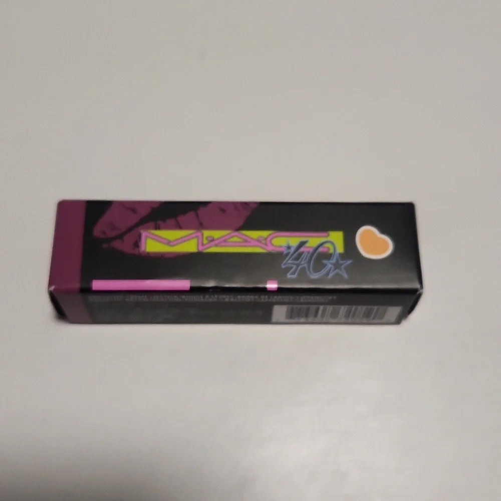 MAC Up The Amp Amplified Creme Lipstick 40 Lipstick Bringbacks